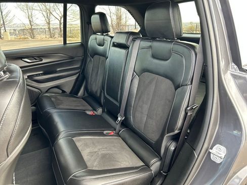 Used 2023 Jeep Grand Cherokee Altitude image 19