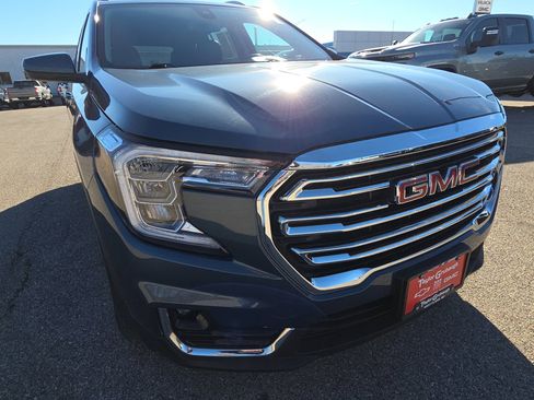 Used 2024 GMC Terrain SLT image 11