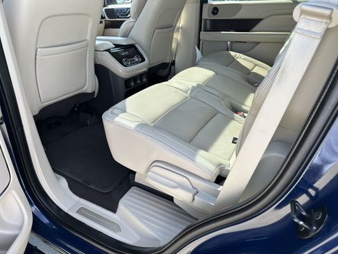 Used 2018 Lincoln Navigator Reserve w/ Technology Package AWD/4WD image 7