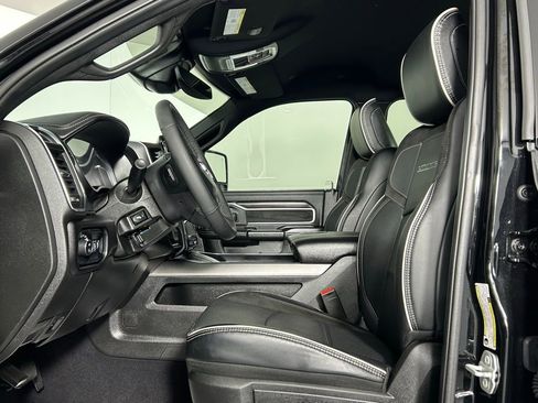 Used 2025 RAM 3500 Laramie image 32