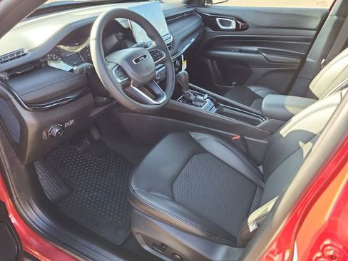 New 2026 Jeep Compass Latitude image 13