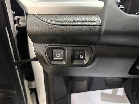 Used 2023 GMC Acadia SLE w/ Driver Convenience Package image 10