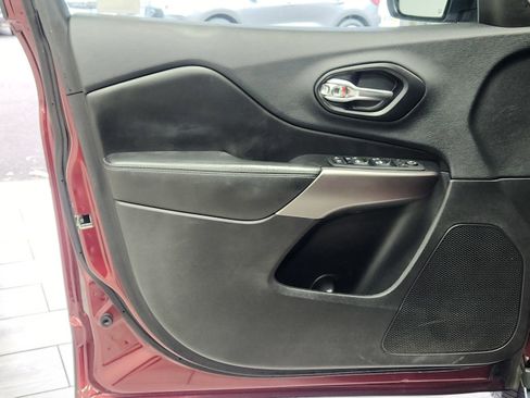 Used 2019 Jeep Cherokee Latitude Plus w/ Comfort/Convenience Group image 10