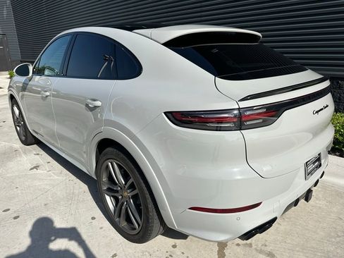 Certified 2023 Porsche Cayenne Turbo AWD/4WD image 3
