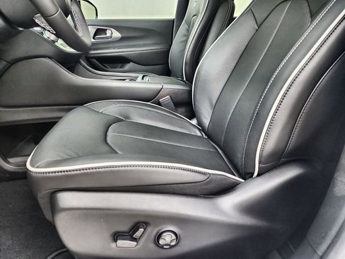 New 2026 Chrysler Pacifica Limited image 20
