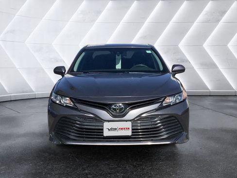 Used 2018 Toyota Camry LE image 2