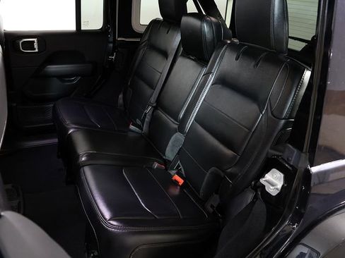 Used 2022 Jeep Wrangler Unlimited Sahara AWD/4WD image 13