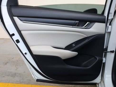 Used 2019 Honda Accord EX image 21