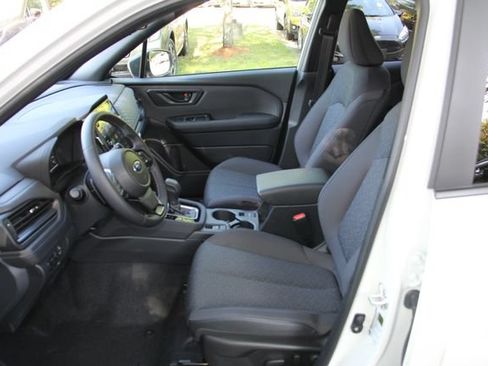 Used 2025 Subaru Forester Premium AWD/4WD image 18