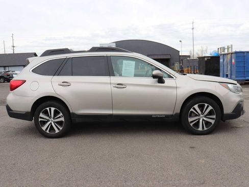 Used 2019 Subaru Outback 3.6R Limited image 4