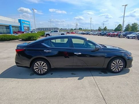Used 2023 Nissan Altima 2.5 SV FWD image 14