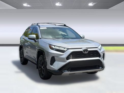 Used 2025 Toyota RAV4 SE w/ Convenience Package AWD/4WD image 7