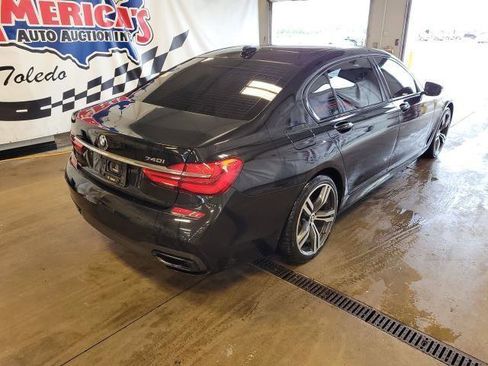 Used 2019 BMW 740i w/ M Sport Package RWD image 2