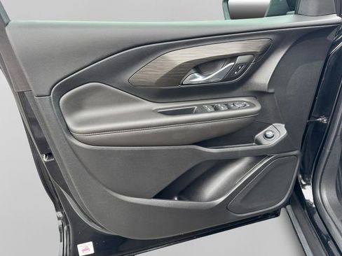 Used 2023 GMC Terrain SLE w/ Driver Convenience Package image 8