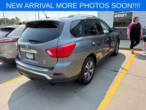 Used 2017 Nissan Pathfinder SL AWD/4WD image 8