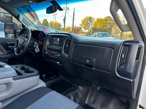 Used 2015 GMC Sierra 2500 Base Double Cab 4WD w/ Sierra Convenience Package image 18