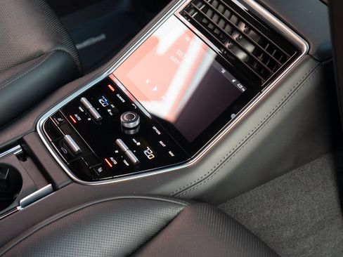Used 2018 Porsche Panamera Turbo S AWD/4WD image 36