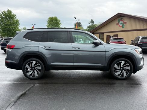 Used 2025 Volkswagen Atlas SE AWD/4WD image 9