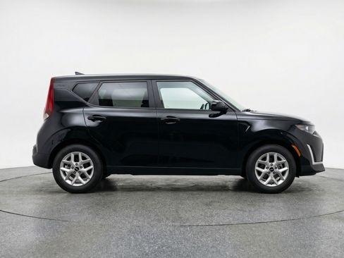 Used 2025 Kia Soul LX w/ LX Technology Package image 11