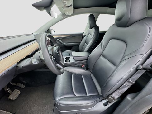 Used 2024 Tesla Model Y Long Range AWD/4WD image 13