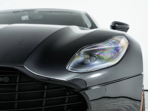 Used 2019 Aston Martin DB11 Coupe RWD image 40