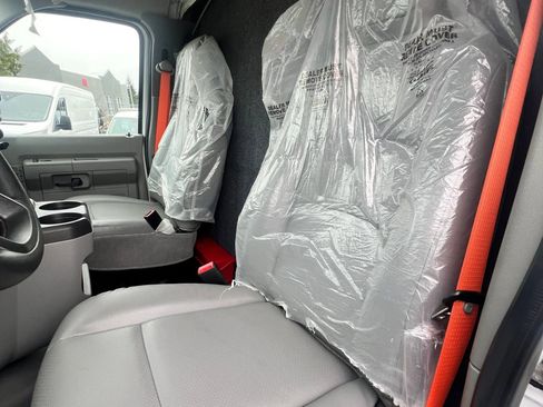 Used 2022 Ford E-450 and Econoline 450 Super Duty RWD image 11