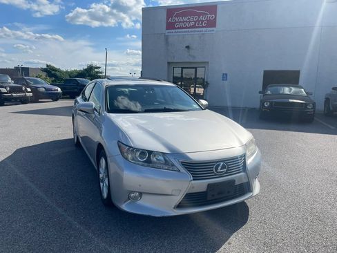 Used 2013 Lexus ES 300h w/ Luxury Pkg FWD image 24