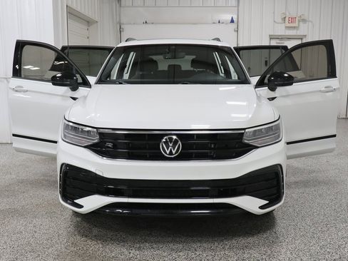 Used 2022 Volkswagen Tiguan SE R-Line image 3