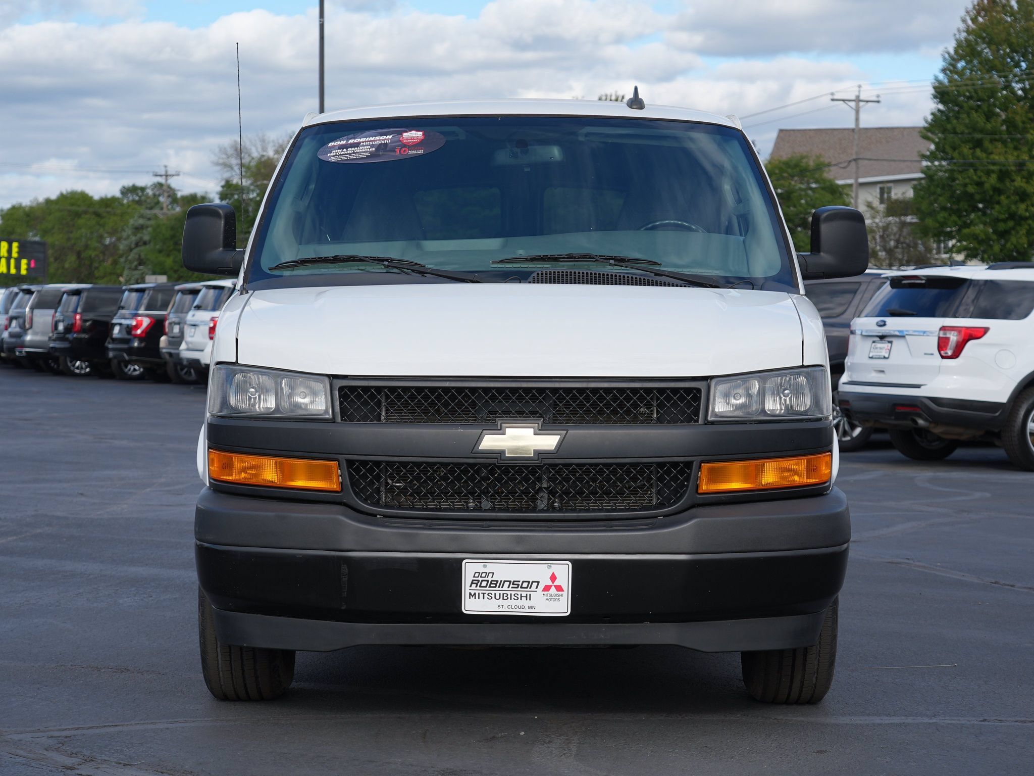 Used 2019 Chevrolet Express 2500 LS w/ Driver Convenience Package RWD image 9