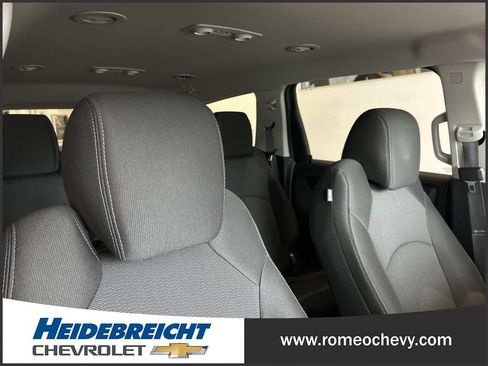 Used 2017 Chevrolet Traverse LT w/ Style and Technology Package FWD image 36
