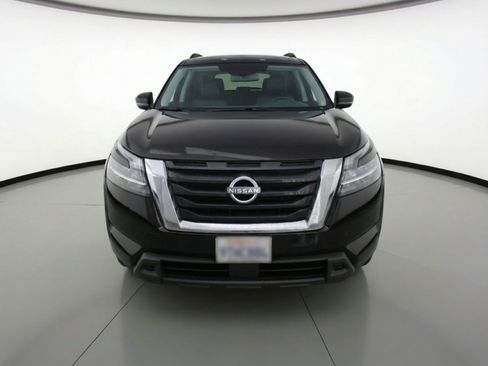 Used 2025 Nissan Pathfinder SV image 2