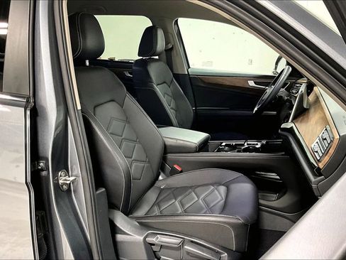 Used 2025 Volkswagen Atlas SE image 10