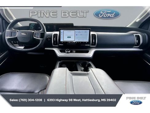 Used 2025 Ford Expedition Active RWD image 13