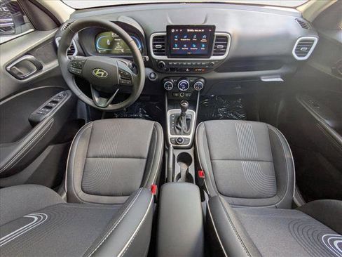 New 2025 Hyundai Venue Limited image 3