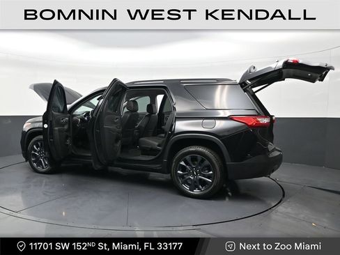 Used 2021 Chevrolet Traverse RS image 32