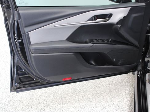 Used 2025 Toyota Camry SE w/ Convenience Package FWD image 12