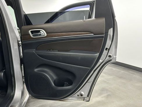 Used 2014 Jeep Grand Cherokee Overland image 29