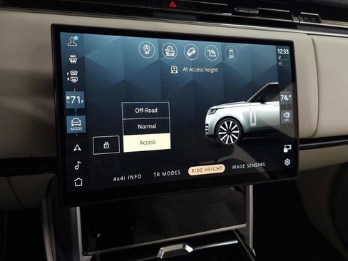 Certified 2025 Land Rover Range Rover SE AWD/4WD image 26