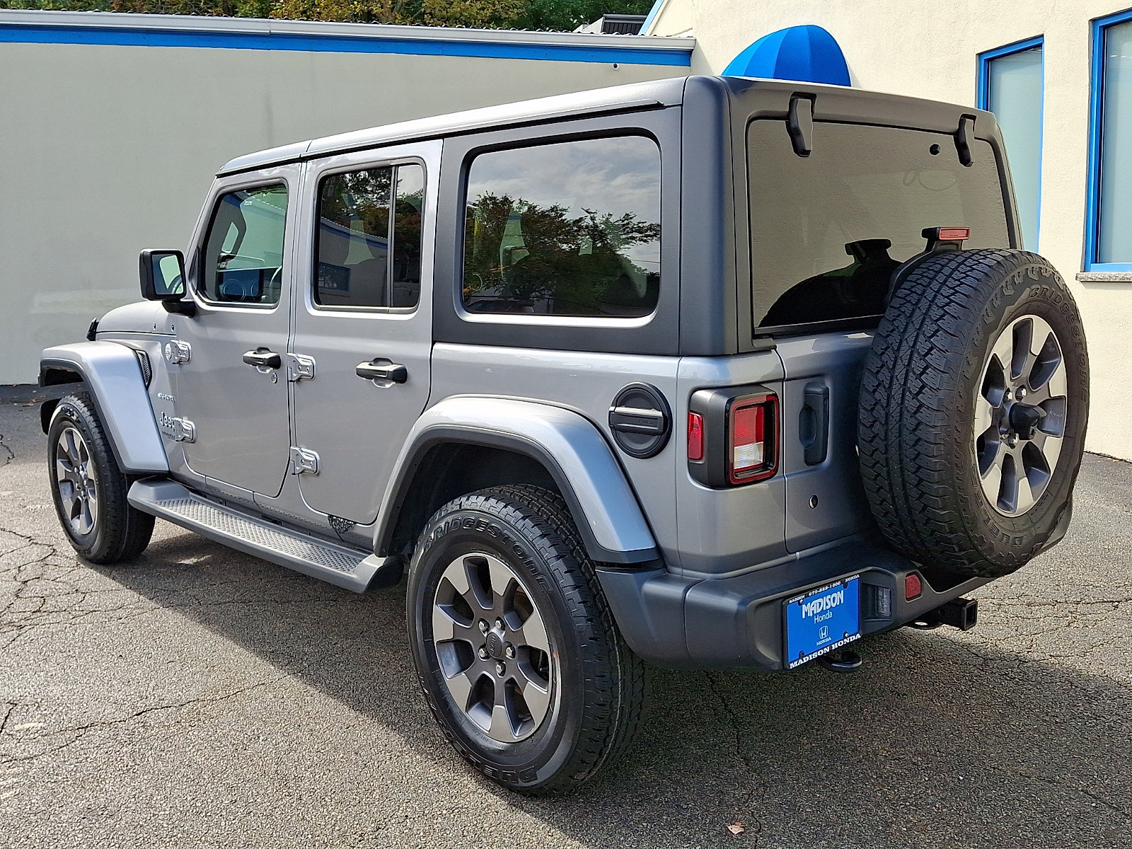 Used 2019 Jeep Wrangler Unlimited Sahara AWD/4WD image 6