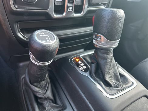 Used 2021 Jeep Gladiator Sport image 42