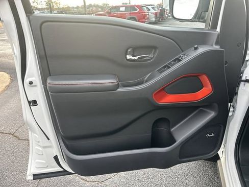 Used 2025 Nissan Frontier PRO-4X w/ Pro Convenience Package image 4