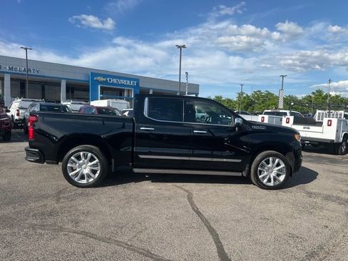 Used 2025 Chevrolet Silverado 1500 High Country w/ High Country Premium Package AWD/4WD image 2