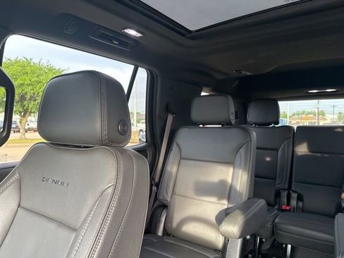 Used 2024 GMC Yukon Denali image 8