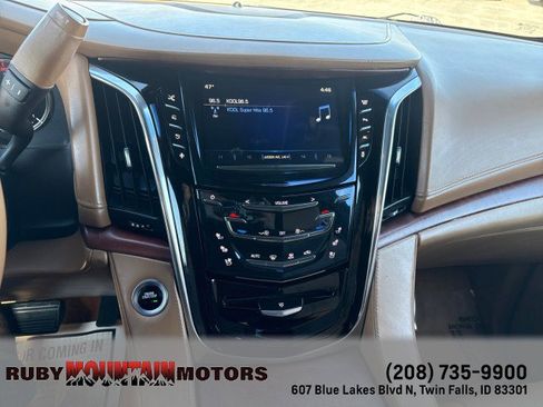 Used 2017 Cadillac Escalade Platinum AWD/4WD image 17
