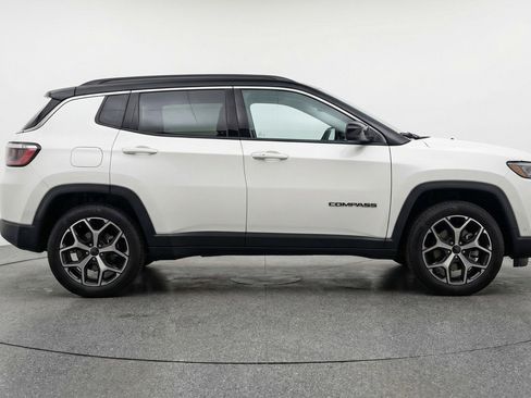Used 2025 Jeep Compass Limited image 11