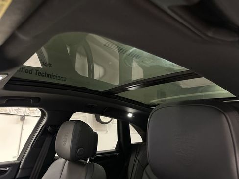 Used 2022 Porsche Macan image 43