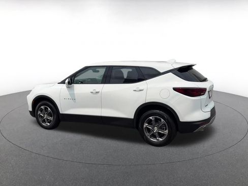 Used 2025 Chevrolet Blazer LT FWD image 9