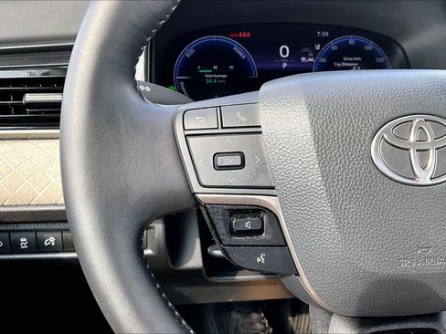 Used 2025 Toyota Camry XLE AWD/4WD image 24