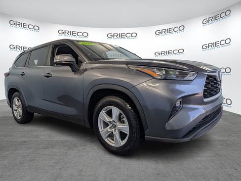 Used 2024 Toyota Highlander LE image 1