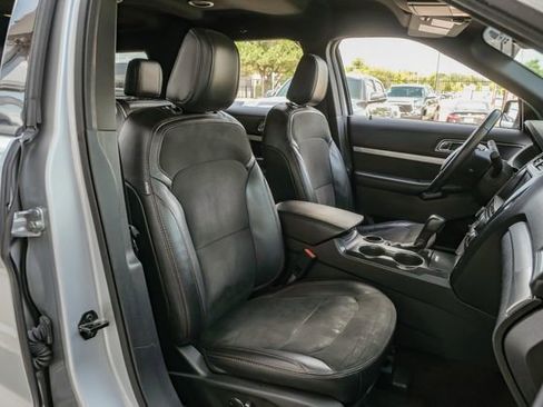 Used 2018 Ford Explorer XLT w/ Equipment Group 202A image 33